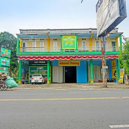 Oyo 91825 Ayu Lestari Homestay Nganjuk Eksteriør bilde