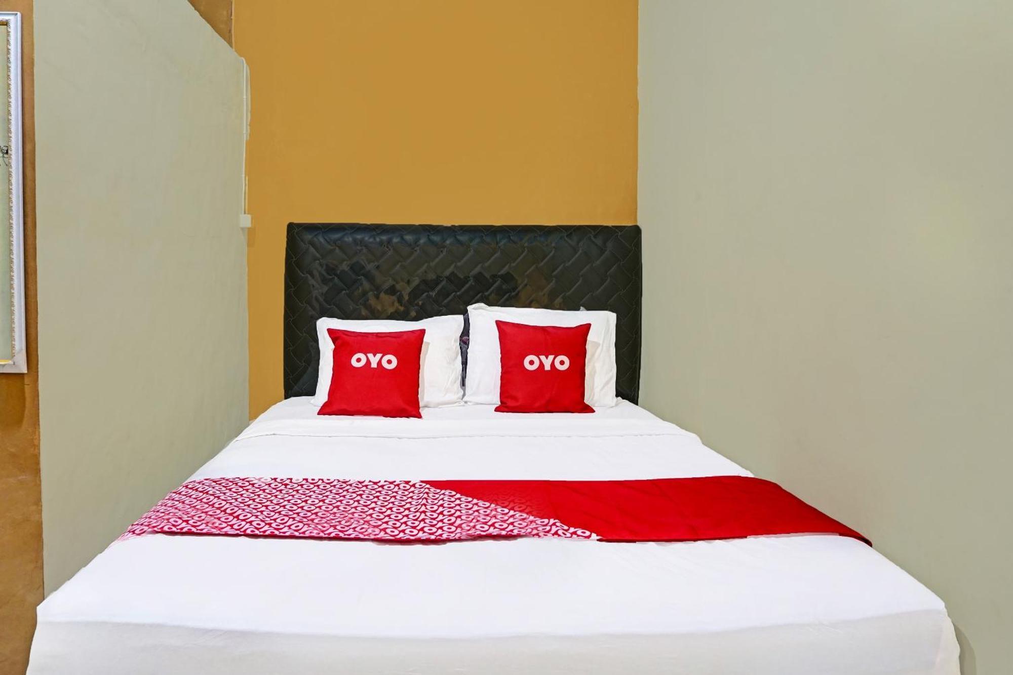 Oyo 91825 Ayu Lestari Homestay Nganjuk Eksteriør bilde