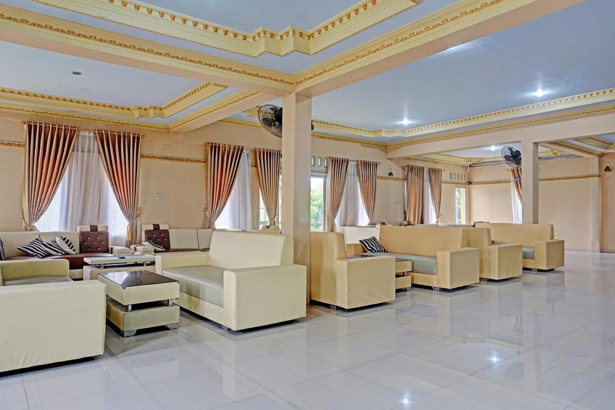 Oyo 91825 Ayu Lestari Homestay Nganjuk Eksteriør bilde