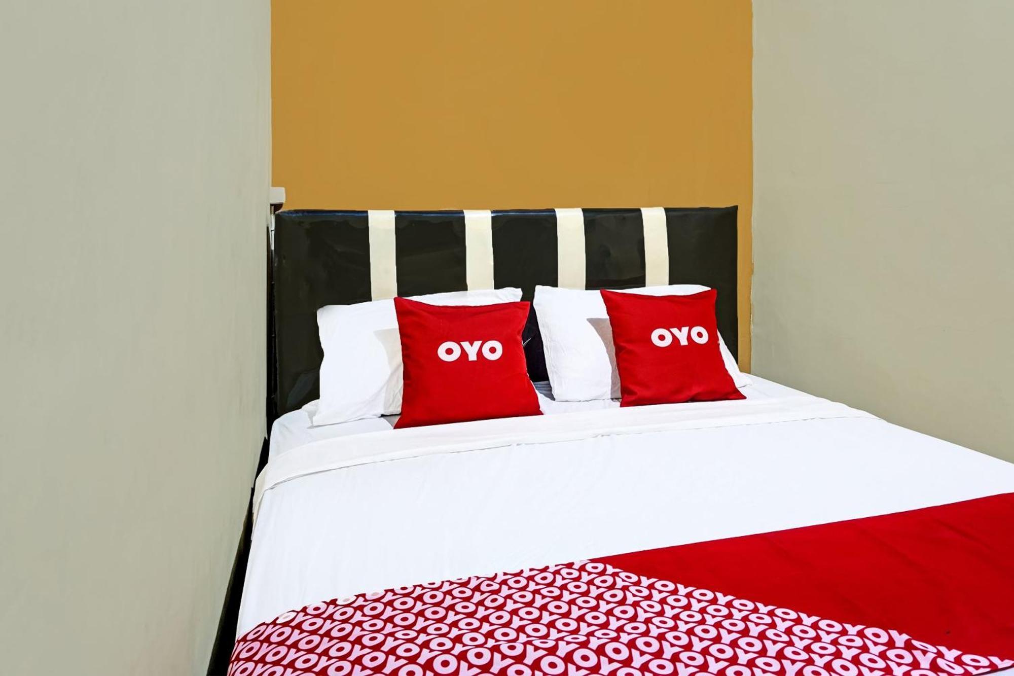 Oyo 91825 Ayu Lestari Homestay Nganjuk Eksteriør bilde