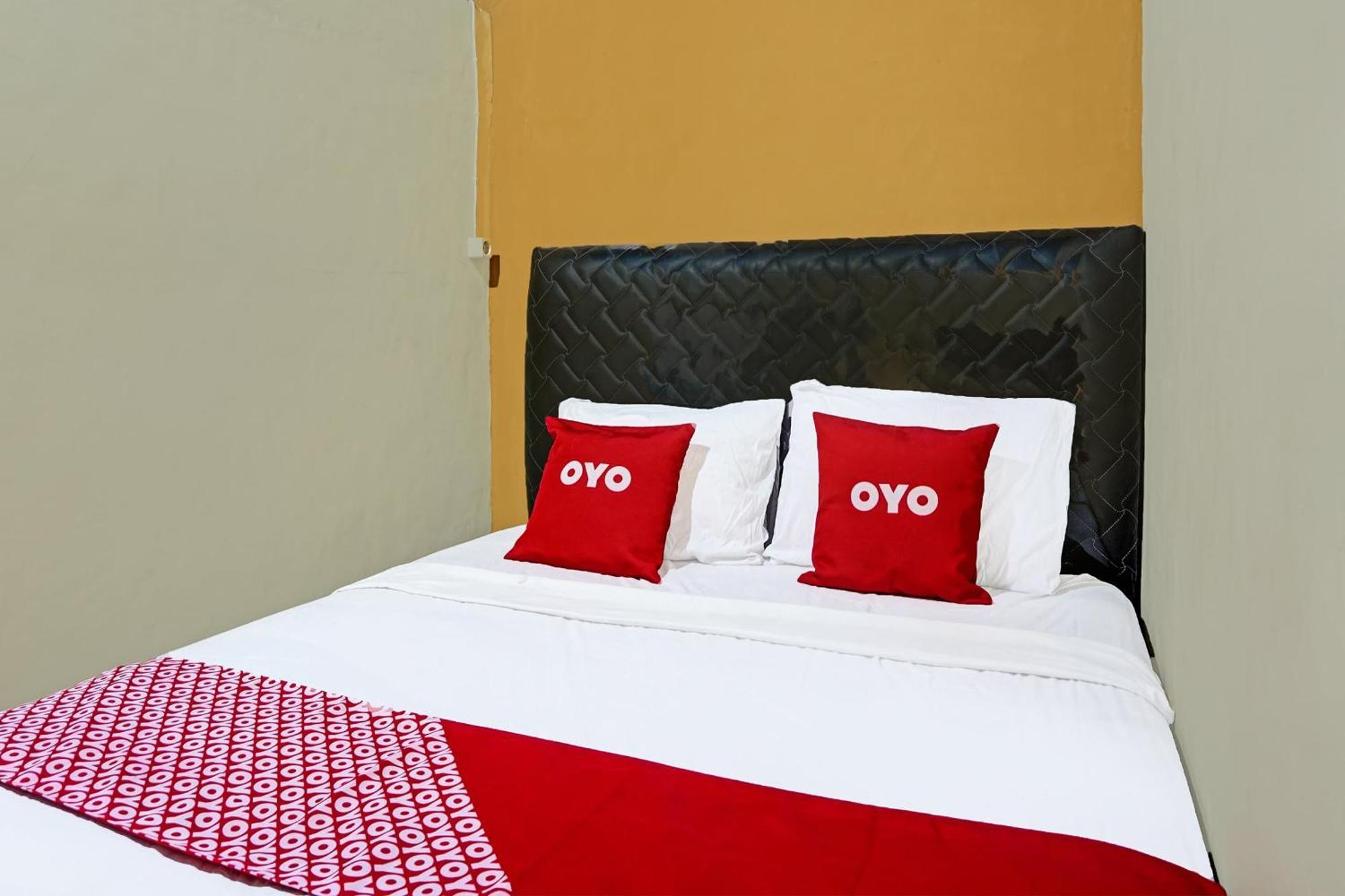 Oyo 91825 Ayu Lestari Homestay Nganjuk Eksteriør bilde