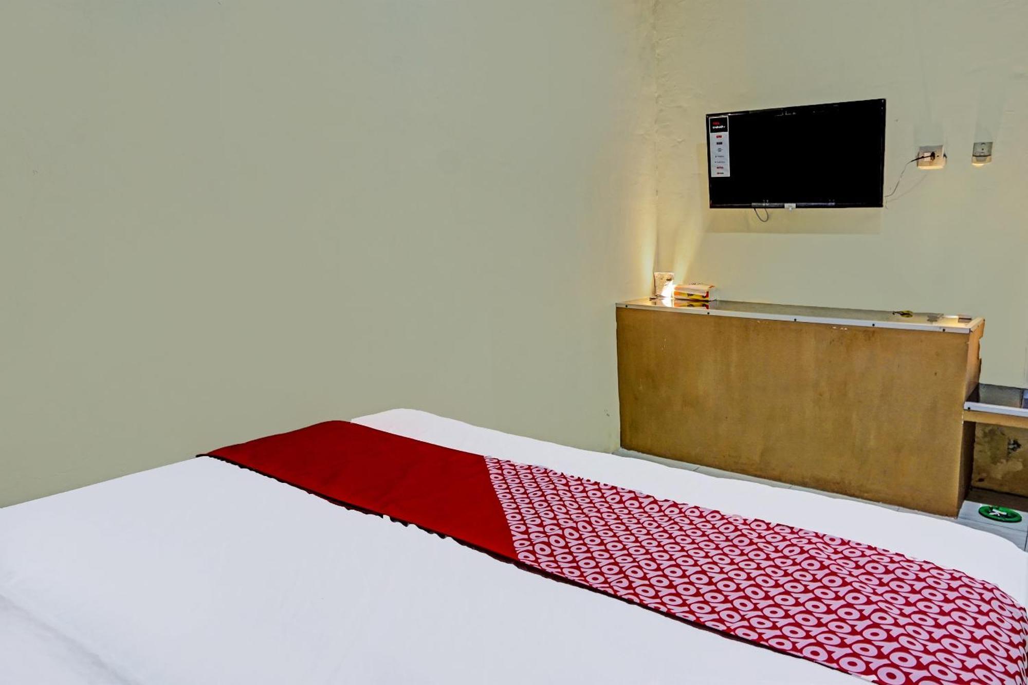 Oyo 91825 Ayu Lestari Homestay Nganjuk Eksteriør bilde