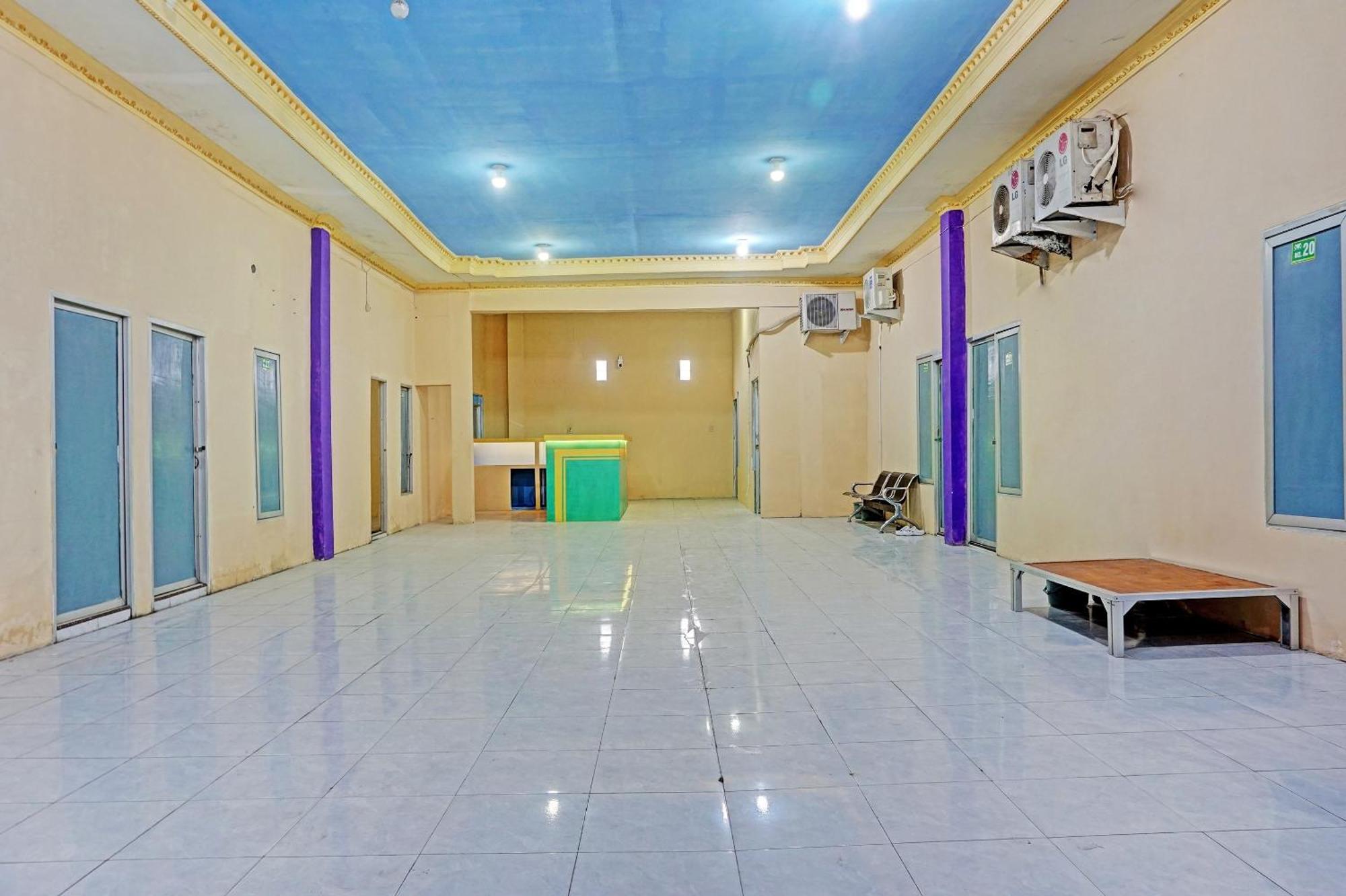 Oyo 91825 Ayu Lestari Homestay Nganjuk Eksteriør bilde